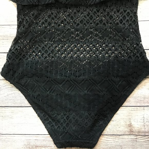 LA VIE EN ROSE One Piece Crochet Swimsuit Medium - Picture 7 of 15